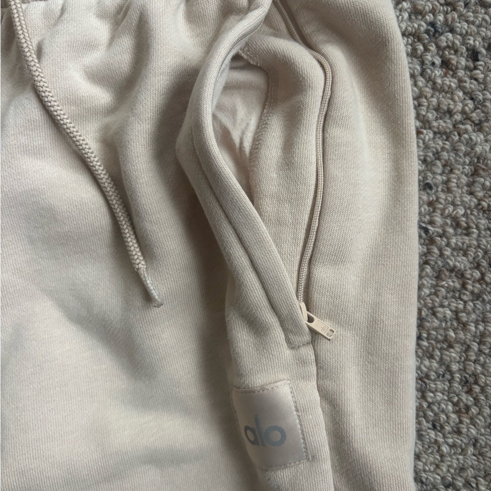 ALO Yoga Renown Straight Leg Pant- Sand Dune - Picture 3 of 4